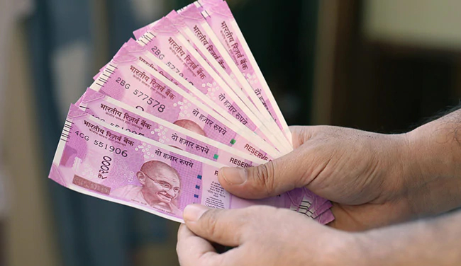 Dearness allowance hiked by 4% for Central Govt Employees