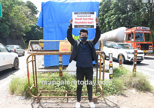 Youth’s solo protest at Nantoor against potholes Youth’s solo protest at Nantoor against potholes
