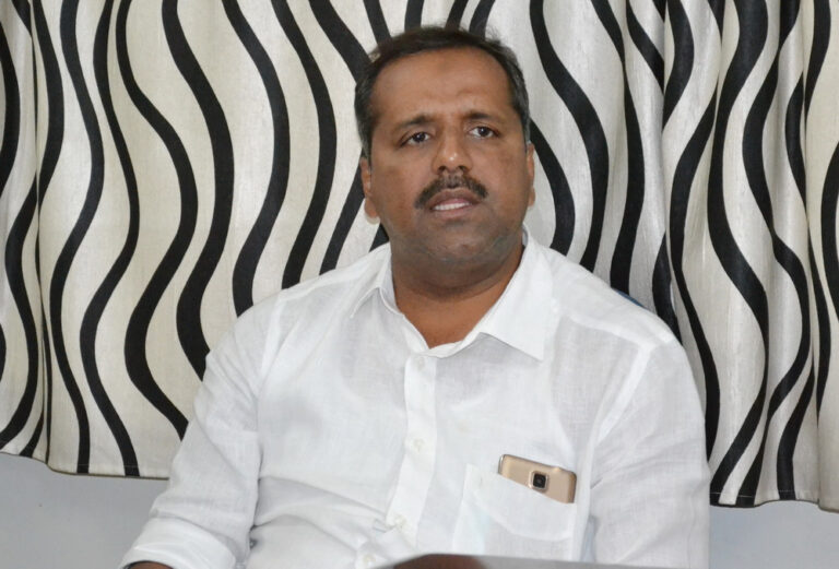 Khader urges govt to act without bias against all outfits