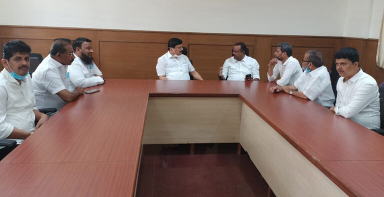 Muslim delegation meets Home Minister ; seeks compensation for Jaleel family Muslim delegation meets Home Minister ; seeks compensation for Jaleel family