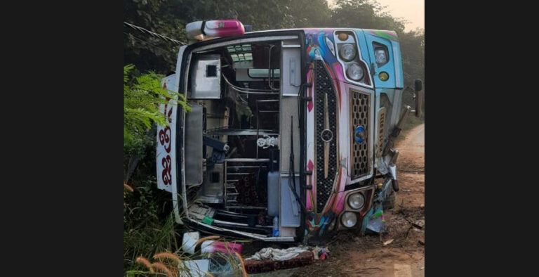 Puttur: 13 passengers injured as bus overturns Puttur: 13 passengers injured as bus overturns