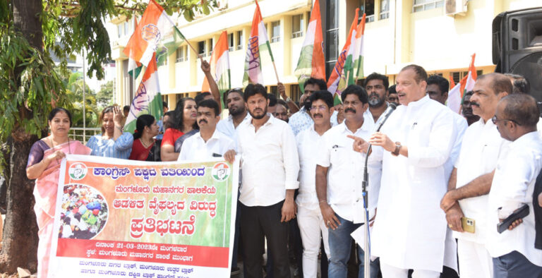 Mangaluru: Congress protests against ‘failure’ of MCC Mangaluru: Congress protests against ‘failure’ of MCC
