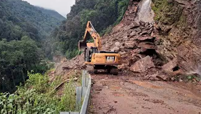 5 Kedarnath pilgrims killed as landslide debris falls on car